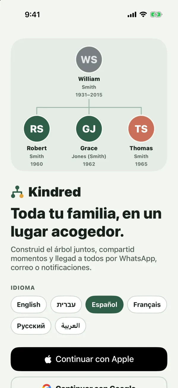 La pantalla de bienvenida de Kindred con un pequeño árbol de la familia Smith, las opciones de idioma y los botones Continuar con Apple y Continuar con Google