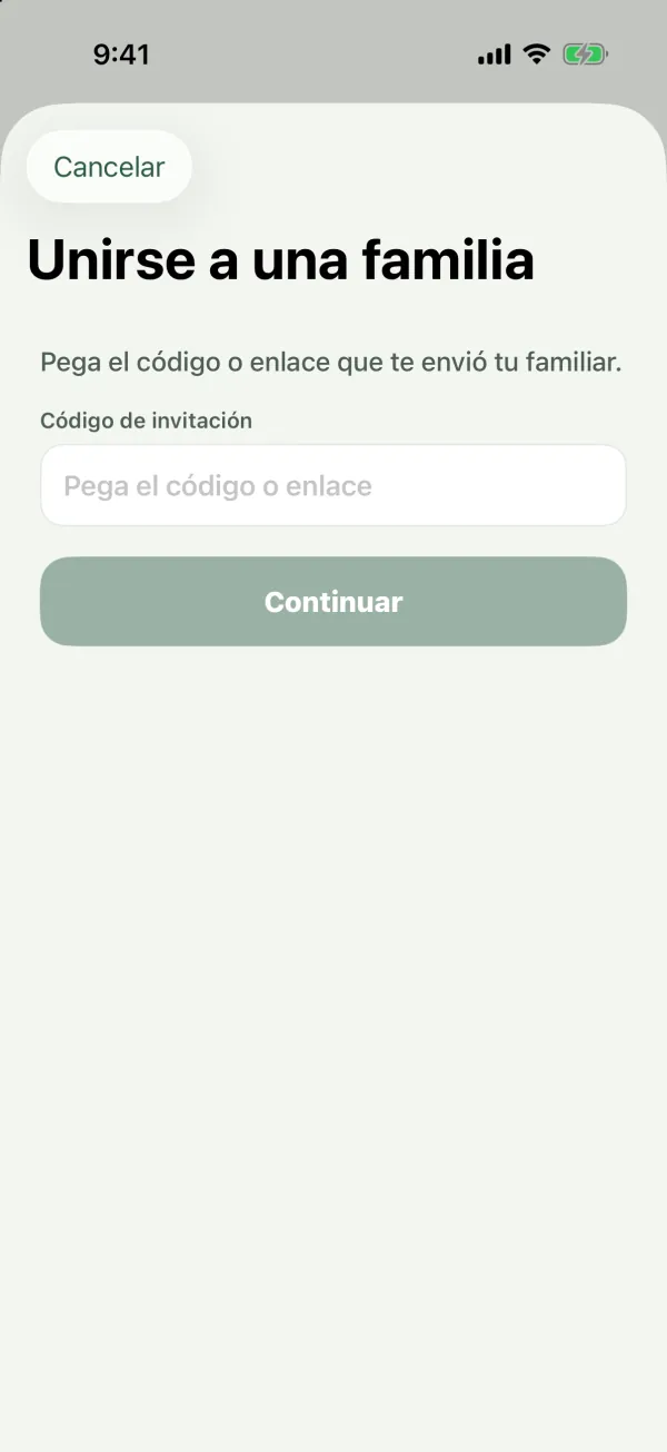 La pantalla Unirse a una familia con un campo Código de invitación y un botón Continuar
