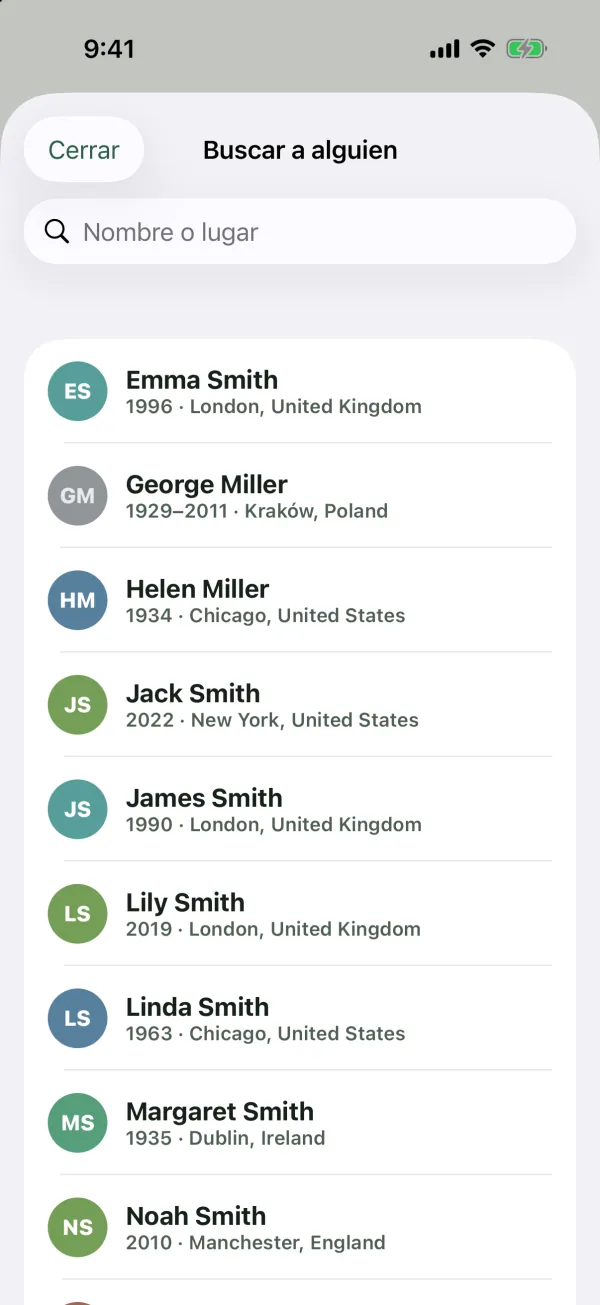 La pantalla Buscar a alguien con un cuadro de búsqueda Nombre o lugar y una lista alfabética de la familia Smith con años y lugares de nacimiento