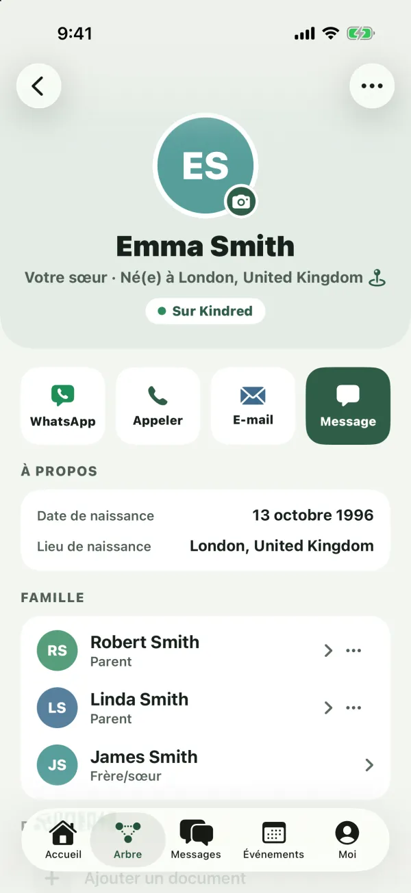 La fiche d’Emma Smith : sa photo, Votre sœur, Née à Londres, Sur Kindred, les boutons WhatsApp, Appeler, E-mail et Message, et les sections À propos et Famille